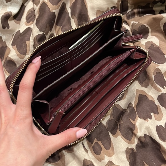 NWT Kate Spade Wallet - Picture 2 of 4